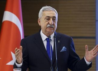 Bendevi Palandöken, “Vatandaş artık bu dolar ve eurodaki düşüşü mutfağında hissetmek istiyor.”