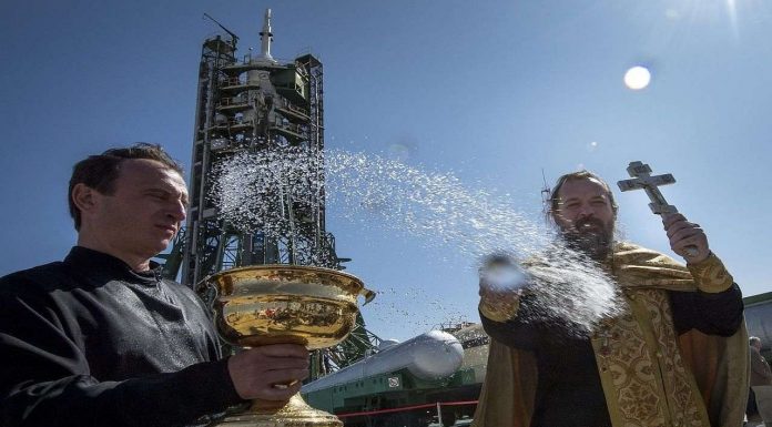 NASA 24 ilahiyatçıyı işe alacak; kutsal kitaplardaki dünya dışı yaşama ilişkin analizler yapacaklar.