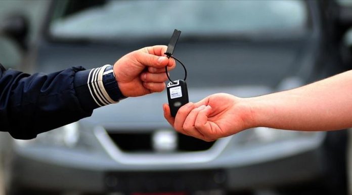 İkinci el araba fiyatlarının bir ay sonra yüzde 50 düşeceği ileri sürüldü.