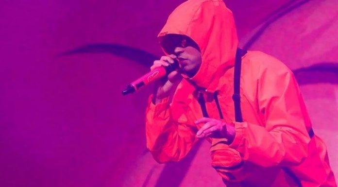 Konserin en muteber konuğu koronavirüstü; 2 bini aşkın kişiyi ‘kutsadı’!