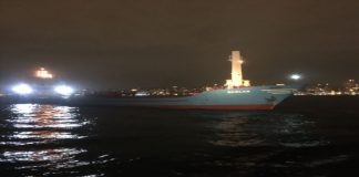 İstanbul Boğazı trafiği askıya alındı.