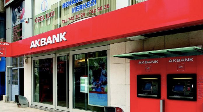 Akbank’ın tüm şubelerinde işlemler durdu!