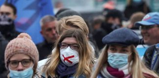 Artık iki aşı yetmiyor, Avrupa’da karantina geri dönüyor!