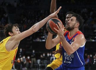 Anadolu Efes, Sertaç Şanlı’yı durduramadı. Anadolu Efes: 93 Barcelona: 95