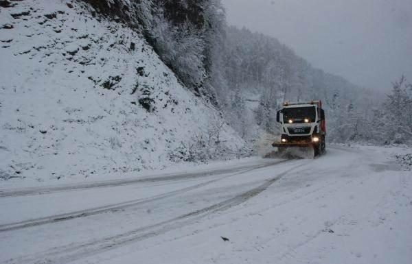 Van’da 90 yerleşim yerinin yolu kar nedeniyle kapandı