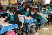 Covid geçirmez kumaş sıralara örtüldü; sınıfta vaka görülmedi!