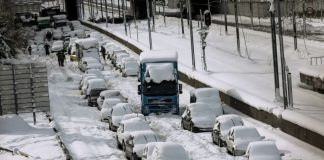 Atina’da otoyolu işleten şirket, karda mağdur olanlara 2 bin euro ödeme yapılacağını duyurdu.