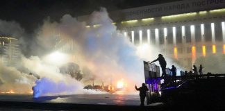 Kazakistan Kaynıyor! Hükümet istifasını verdi