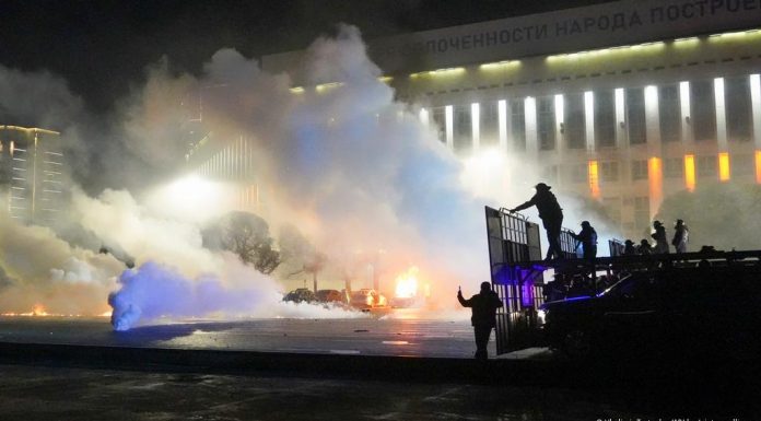 Kazakistan Kaynıyor! Hükümet istifasını verdi