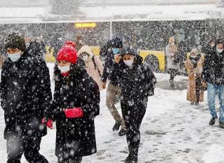 İstanbul’da olumsuz hava koşulları nedeniyle kamu çalışanlarına bir gün daha idari izin verildi. Ayrıca üniversiteler de 31 Ocak’a kadar tatil edildi.
