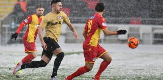 Süper Lig maçına kar engeli. Gaziantep FK-Malatyaspor maçı yoğun kar yağışı nedeniyle 45 dakika oynanabildi.