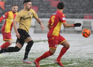 Süper Lig maçına kar engeli. Gaziantep FK-Malatyaspor maçı yoğun kar yağışı nedeniyle 45 dakika oynanabildi.