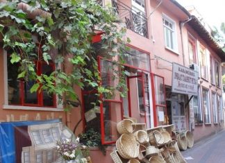 Aşı olmayana dükkan ruhsatı yok!