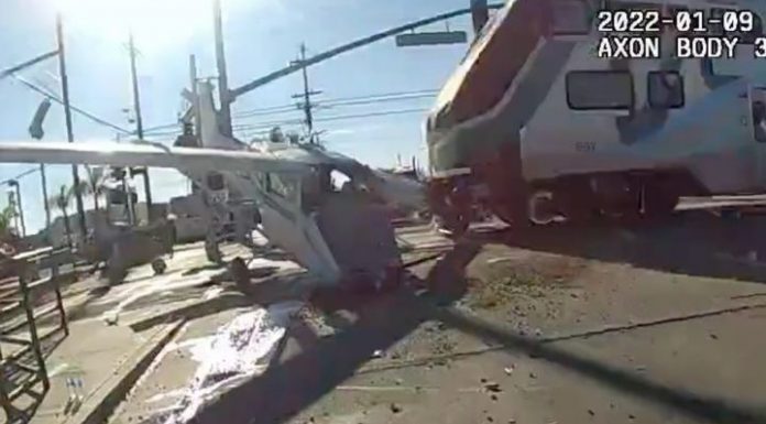 Şans mı şansızlık mı: düşen uçağa bir de tren çarptı… Can kaybı yok