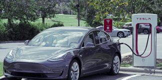 TESLA, elektrikli otomobilleri için Türkiye’de 10 merkezde şarj istasyonu kuracak.