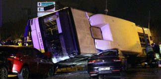 Ankara’da feci kaza! Otobüs, 2 otomobilin üzerine devrildi. Çok sayıda yaralı var.