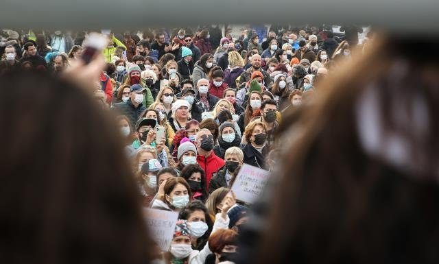 Hayvanseverler Kadıköy’de sokak hayvanları için bir araya geldi.