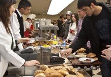 Devlet memurları ve sözleşmeli personelden öğle yemeği için tahsil edilecek asgari yemek ücretleri belirlendi.