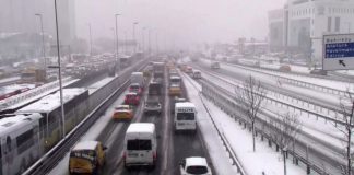 KARAYOLLARI: İSTANBUL YÖNÜNE ULAŞIM DURDURULDU