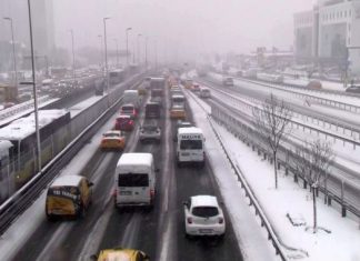 KARAYOLLARI: İSTANBUL YÖNÜNE ULAŞIM DURDURULDU