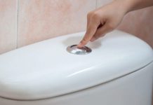 Gece tuvalette gürültü yapma ve sifon çekme hak ihlali sayıldı.