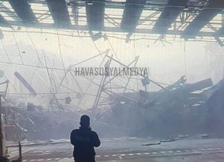 İstanbul Havalimanı’nda kargo terminalinde çökme meydana geldi.