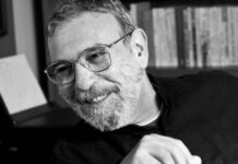 Şair ve gazeteci Sina Akyol hayatını kaybetti.