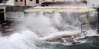Bodrum’da fırtına dehşeti; yat battı, tekneler alabora oldu!