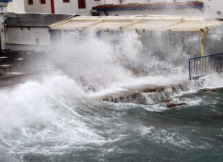 Bodrum’da fırtına dehşeti; yat battı, tekneler alabora oldu!