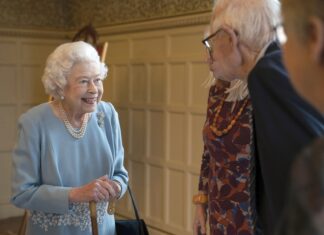 İngiltere Kraliçesi 2. Elizabeth, ölümünden sonra tahtın kral ve kraliçesini ilan etti!