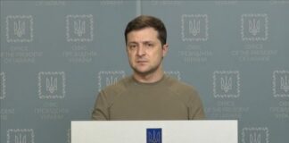 Zelenskiy, “Ülkemizi tek başımıza savunuyoruz. Dünyanın en kudretli güçleri uzaktan izliyor”