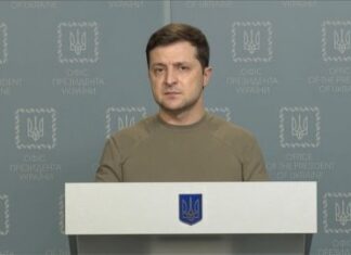 Zelenskiy, “Ülkemizi tek başımıza savunuyoruz. Dünyanın en kudretli güçleri uzaktan izliyor”