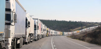 300 TIR ve 10 Türk gemisi geri dönüş için yol arıyor