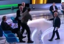 Stüdyoda Rusya-Ukrayna gerginliği. Canlı yayında, gazeteci ile milletvekili tekme tokat birbirine girdi.