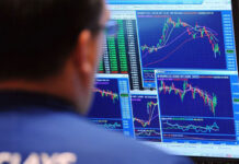 Rus rublesi yabancı para birimleri karşısında rekor değer kaybı yaşıyor.