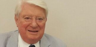 Eski Bayındırlık ve İskan Bakanı, eski CHP Kocaeli Milletvekili Onur Kumbaracıbaşı yaşamını yitirdi.