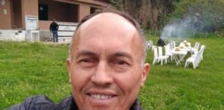 ‘Kız ve erkek öğrencileri ayrı ayrı oturtun’ talimatı veren okul müdürü görevine geri döndü