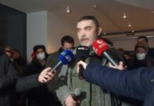 Bilinmeyen biri Kadıköy’deki Moda Sahnesi’nin elektrik borcunu ödedi.