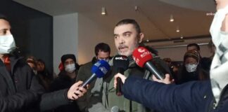 Bilinmeyen biri Kadıköy’deki Moda Sahnesi’nin elektrik borcunu ödedi.