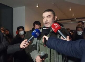 Bilinmeyen biri Kadıköy’deki Moda Sahnesi’nin elektrik borcunu ödedi.