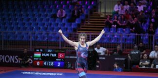 Kadınlarda 2 güreşçi finalde!