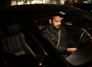 ABD’DE UBER SÜRÜCÜSÜ BİR ESKİ MALİYE BAKANI