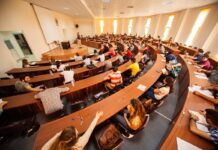 Bir üniversitenin isim değişikliği ve yeni bir üniversitenin kurulması kabul edildi.