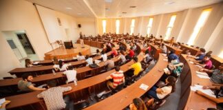 Bir üniversitenin isim değişikliği ve yeni bir üniversitenin kurulması kabul edildi.