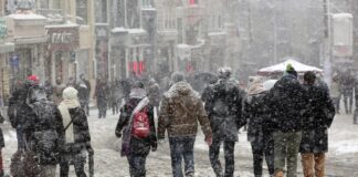İstanbul’da kar yağışı Cumartesi zirve yapacak; Pazar öğle saatlerine kadar devam edecek.
