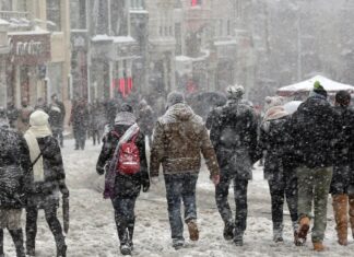 İstanbul’da kar yağışı Cumartesi zirve yapacak; Pazar öğle saatlerine kadar devam edecek.