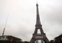 Eyfel Kulesi’nin boyu uzadı!