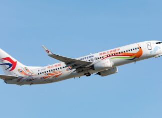 Çin’e ait Boeing 737 yolcu uçağının düşüş anına ait görüntüler yayınlandı