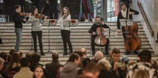 FÜZELERE KARŞI 3 KEMAN, BİR ÇELLO VE BİR KONTRABAS