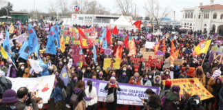 Kadıköy’de 8 Mart Dünya Emekçi Kadınlar Günü için kadınlar yan yana geldi.
